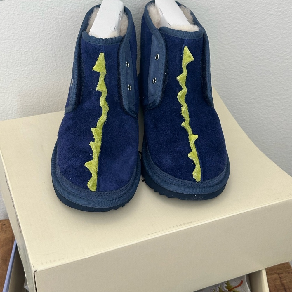 UGG Kids Boots in Blue the fluff squad new size 4